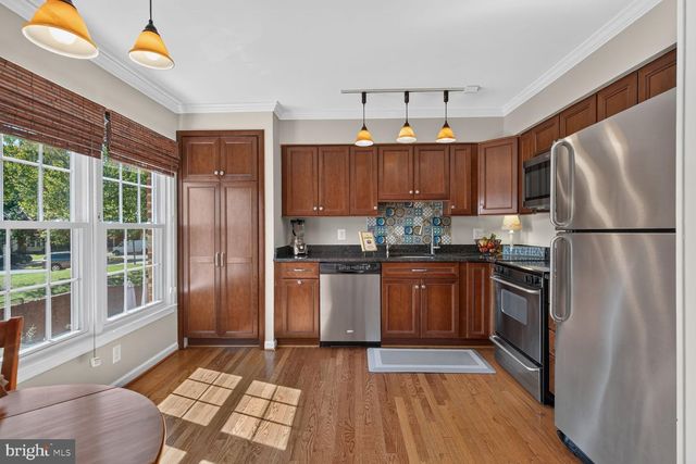 8449 LAKINHURST LN, Springfield, VA 22152