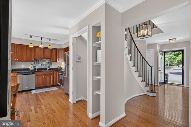 8449 LAKINHURST LN, Springfield, VA 22152