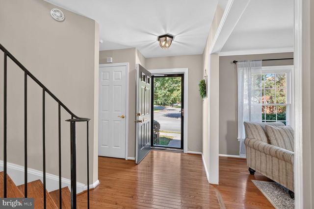 8449 LAKINHURST LN, Springfield, VA 22152