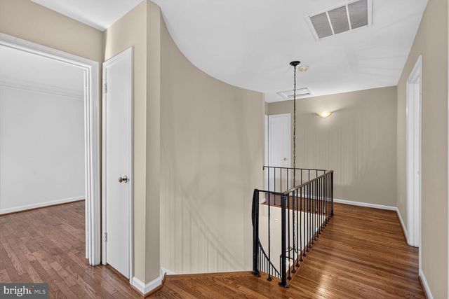 8449 LAKINHURST LN, Springfield, VA 22152