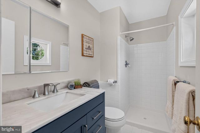8449 LAKINHURST LN, Springfield, VA 22152