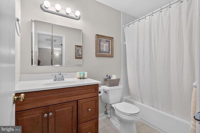 8449 LAKINHURST LN, Springfield, VA 22152