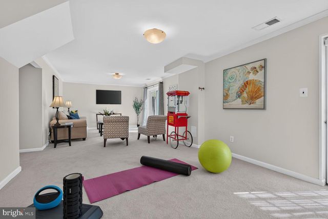 8449 LAKINHURST LN, Springfield, VA 22152