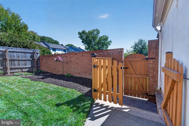 8449 LAKINHURST LN, Springfield, VA 22152