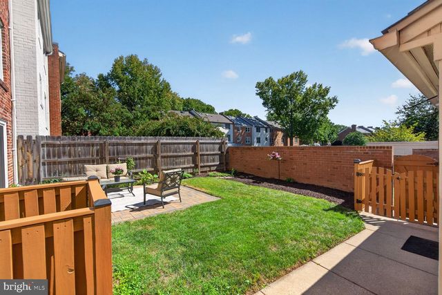8449 LAKINHURST LN, Springfield, VA 22152