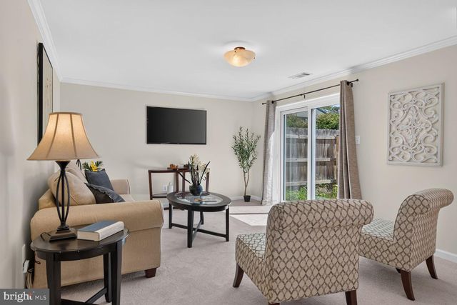 8449 LAKINHURST LN, Springfield, VA 22152
