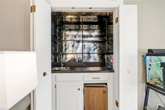 8900 Lansbrook Lane, Oklahoma City, OK 73132