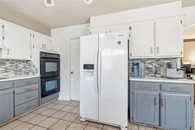 8900 Lansbrook Lane, Oklahoma City, OK 73132
