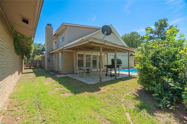 8900 Lansbrook Lane, Oklahoma City, OK 73132