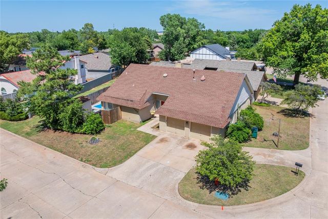 8900 Lansbrook Lane, Oklahoma City, OK 73132