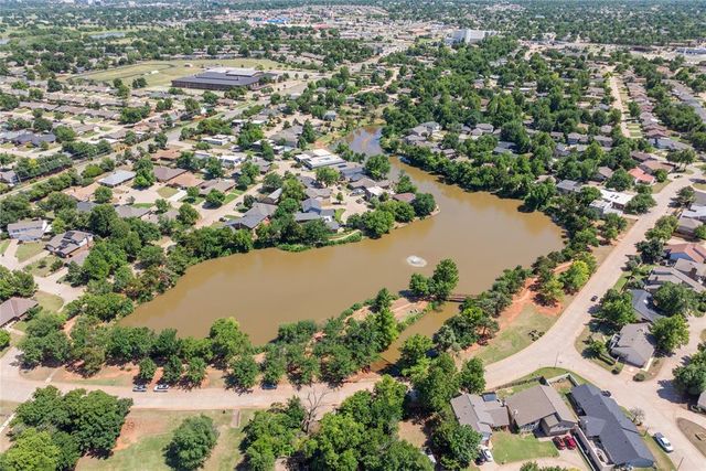 8900 Lansbrook Lane, Oklahoma City, OK 73132