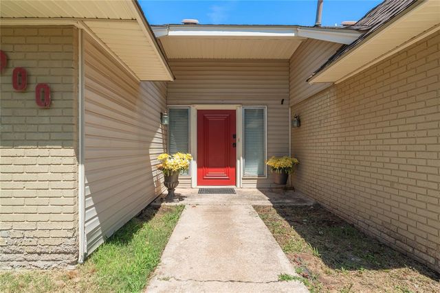 8900 Lansbrook Lane, Oklahoma City, OK 73132