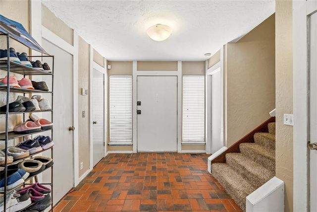 8900 Lansbrook Lane, Oklahoma City, OK 73132