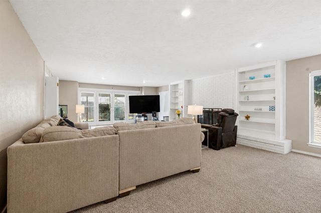 8900 Lansbrook Lane, Oklahoma City, OK 73132