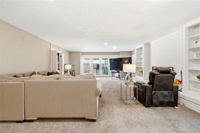 8900 Lansbrook Lane, Oklahoma City, OK 73132