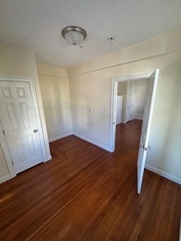 293 Broadway 2R, Methuen, MA 01844