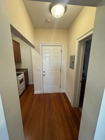 293 Broadway 2R, Methuen, MA 01844