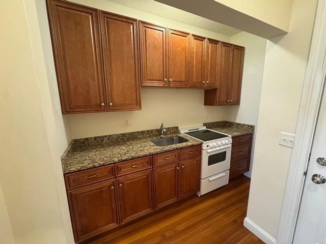 293 Broadway 2R, Methuen, MA 01844