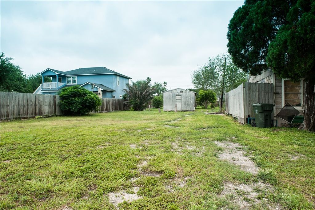 2621 Johanna St, Corpus Christi, TX 78415 — photo 2