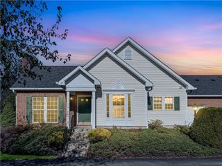 2204 Greystone Dr, Moon/crescent Twp, PA 15108