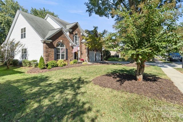 16203 Hollingbourne Road, Huntersville, NC 28078