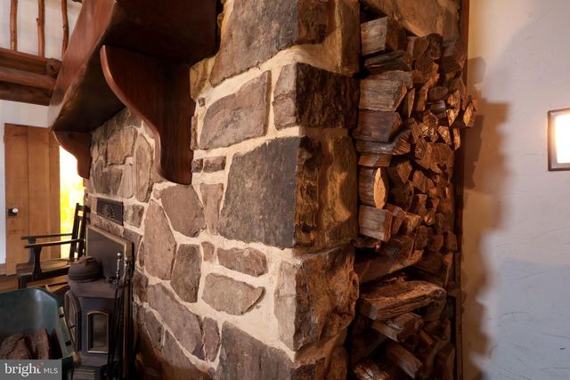 7897 HIGH TAILS DR, Petersburg, PA 16669