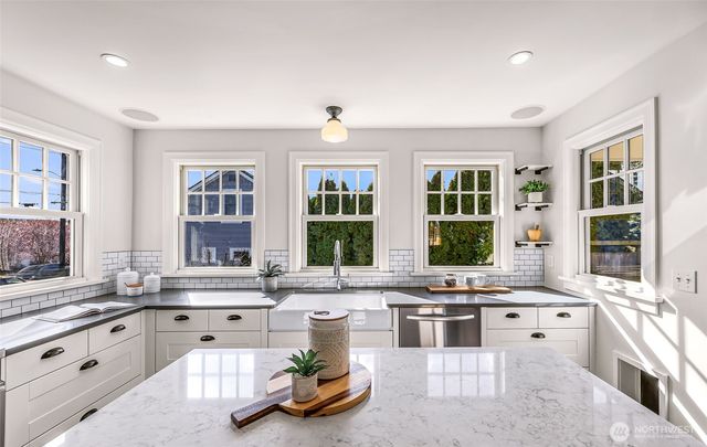 3607 SW Manning Street, Seattle, WA 98126