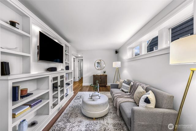 3607 SW Manning Street, Seattle, WA 98126