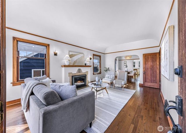 3607 SW Manning Street, Seattle, WA 98126