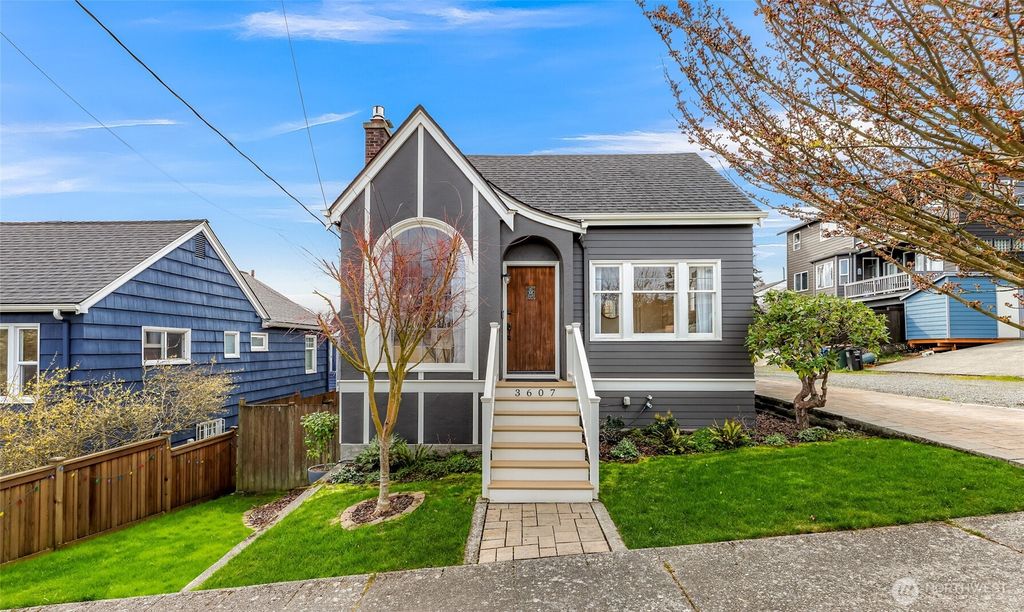 3607 SW Manning Street, Seattle, WA 98126