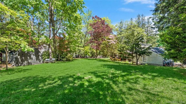 5 Windsor Lane, East Northport, NY 11731