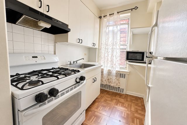 10221 63rd Rd Apt 53A, New York City, NY 11375