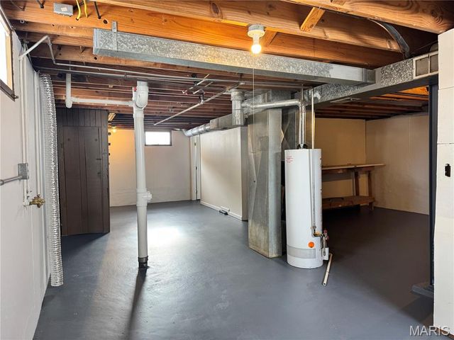 9921 Iveland Drive, Overland, MO 63114