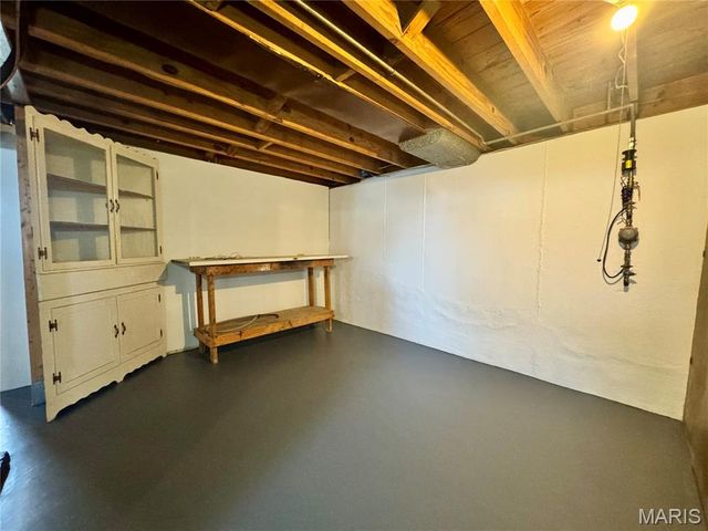 9921 Iveland Drive, Overland, MO 63114