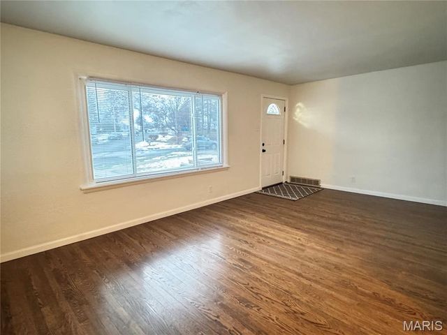 9921 Iveland Drive, Overland, MO 63114