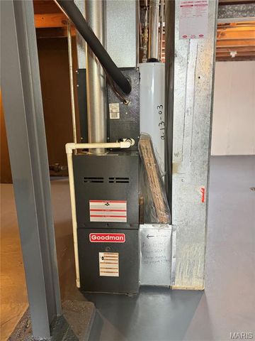 9921 Iveland Drive, Overland, MO 63114