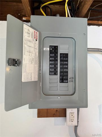 9921 Iveland Drive, Overland, MO 63114