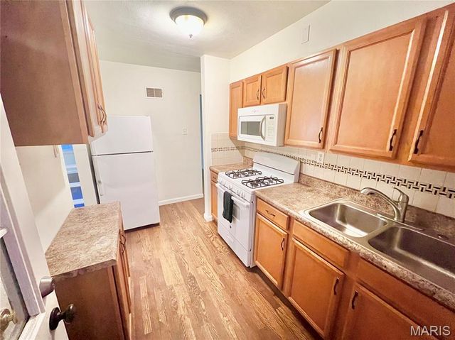 9921 Iveland Drive, Overland, MO 63114