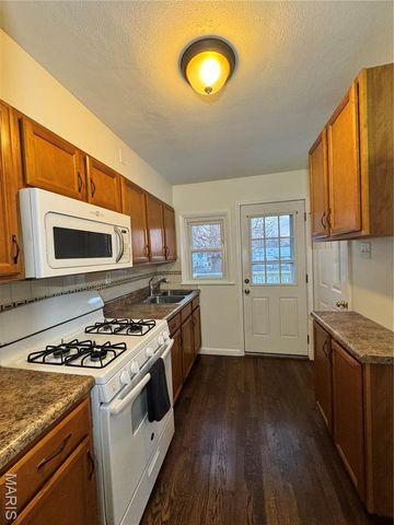 9921 Iveland Drive, Overland, MO 63114