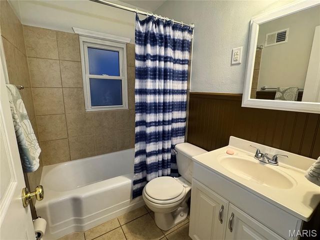 9921 Iveland Drive, Overland, MO 63114