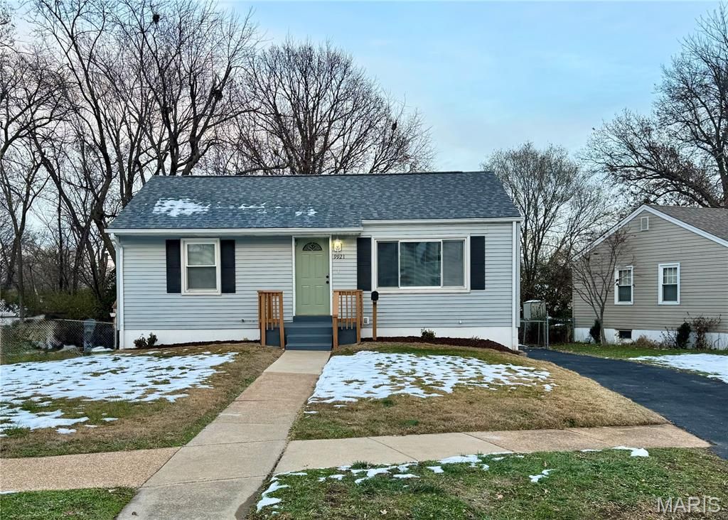 9921 Iveland Drive, Overland, MO 63114