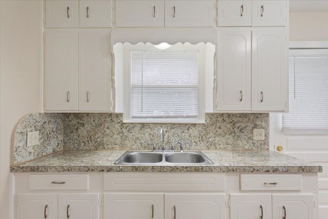212 Avenue E, Lacy Lakeview, TX 76705