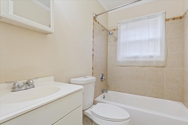 212 Avenue E, Lacy Lakeview, TX 76705