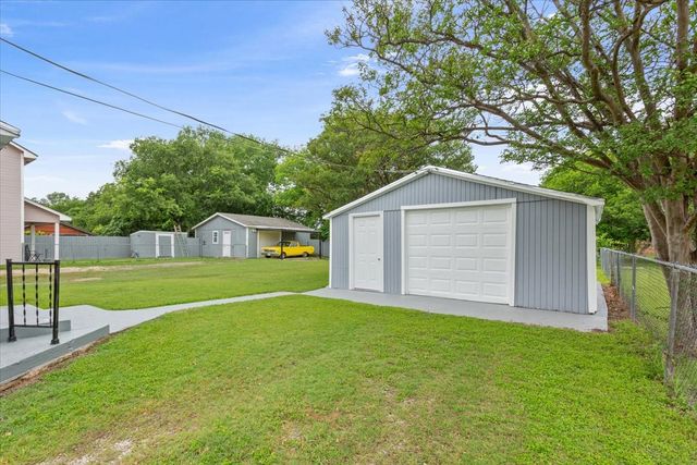 212 Avenue E, Lacy Lakeview, TX 76705