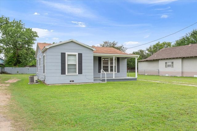 212 Avenue E, Lacy Lakeview, TX 76705