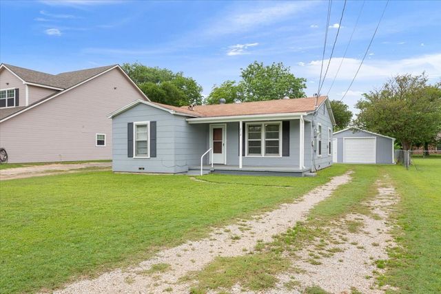 212 Avenue E, Lacy Lakeview, TX 76705