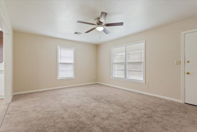 212 Avenue E, Lacy Lakeview, TX 76705