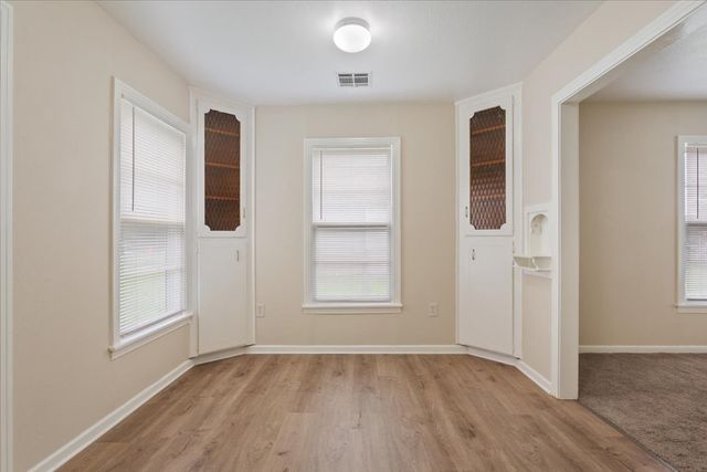 212 Avenue E, Lacy Lakeview, TX 76705
