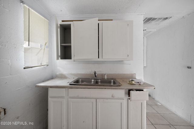 1421 CLEVELAND Street, Jacksonville, FL 32209