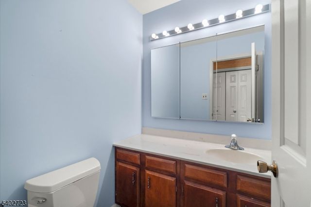 9 Killdeer Dr, Allamuchy Twp., NJ 07840